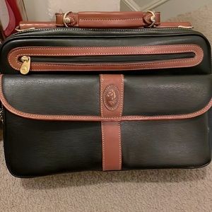 Vintage pony brand suit case with handle and 4 pockets.